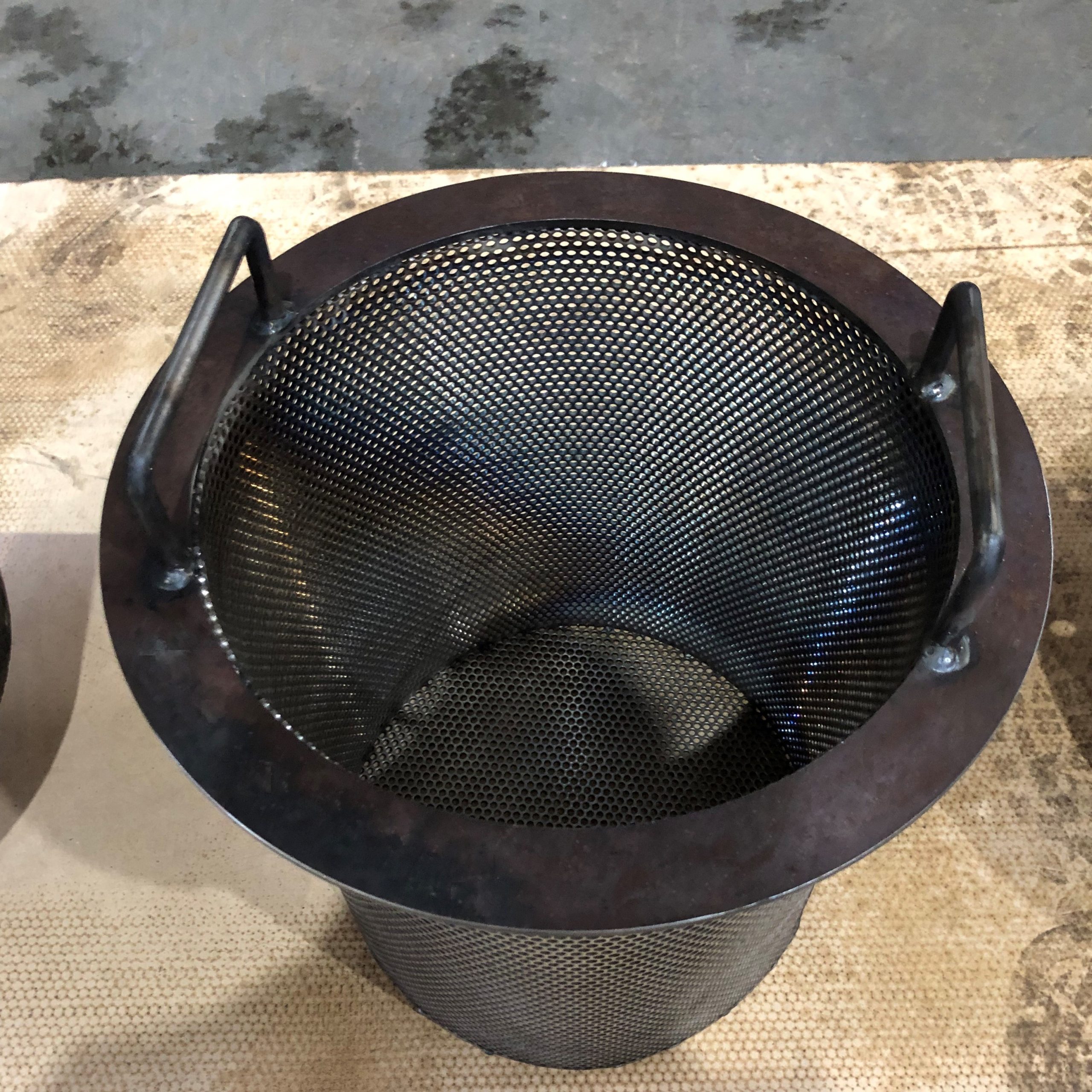 Locker Perforated mesh as filter basket for an asphalt emulsion plant